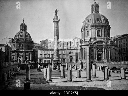 La colonne Trajan au Forum Trajanum à Rome, Italie, après une photographie d'environ 1875 / Die Trajanssäule auf der Forum Trajanum en ROM, Italien, nach einer Photographie aus ca 1875, Historisch, historique, Digital reproduction améliorée d'un original du 19ème siècle / digitale Reproduktion einer Originalvorlage aus dem 19. Jahrhundert, Banque D'Images