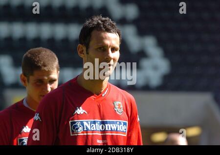 Ryan Giggs s'entraîne avec l'équipe de football du pays de Galles au Liberty Stadium à Swansea, au Royaume-Uni, en août 2005 Banque D'Images