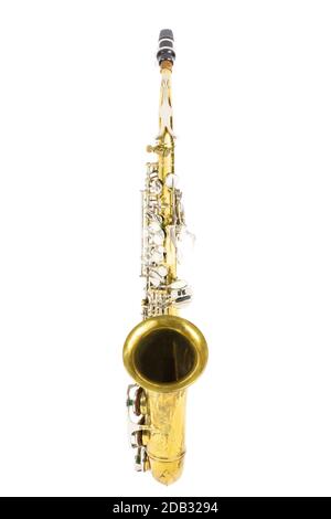 Vue frontale d'un saxophone en laiton d'or et d'argent en fond blanc Banque D'Images