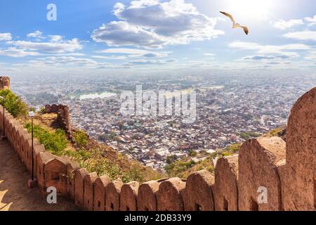 Belle vue de Jaipur depuis le fort Nangarhar en Inde. Banque D'Images