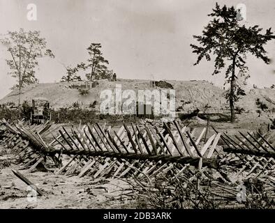 Atlanta, Géorgie Chevaux-de-Frise sur la rue Marietta; wagons photographiques et chambre noire au-delà. Banque D'Images