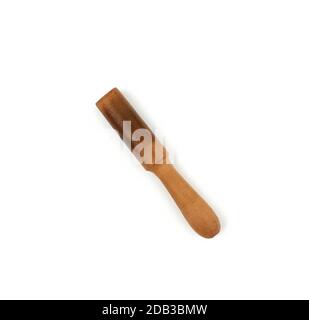 clapper en bois pour les bols de chant isolés sur fond blanc, vue de dessus Banque D'Images