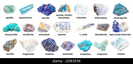 ensemble de diverses pierres bleues non polies avec des noms (corindon, chysocolla, iolite, apatite, turquoise, tanzanite, lazulite, aquamarine, azurite, abrador Banque D'Images