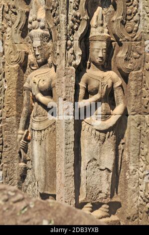 Statues d'Aspara, temple de Ta Prohm, Cambodge Banque D'Images