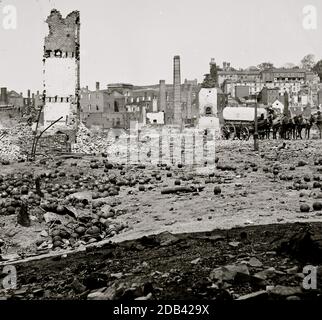 Richmond, en Virginie, terrain de l'Arsenal en ruines avec projectile et carapace dispersés. Banque D'Images