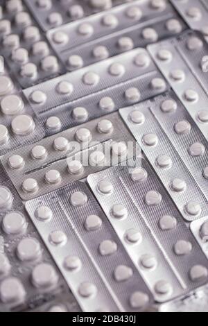 Paquet de pilules avec comprimés. Médicaments thérapeutiques Banque D'Images