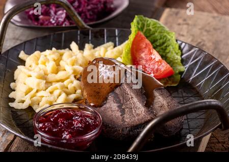 gros plan d'une sauerbraten allemande avec des boulettes Banque D'Images