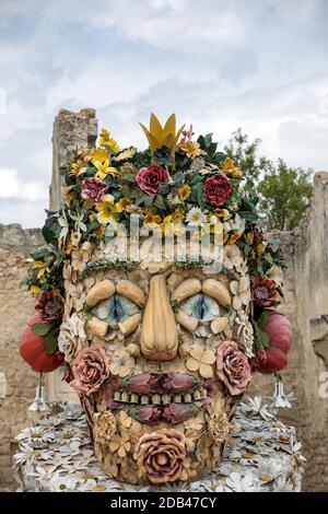 Les Baux, France - 26 juin 2017 : l'art, intitulé Le printemps est Quatre Saisons interprétations tridimensionnelle créée par Philip Haas et inspiré par Banque D'Images