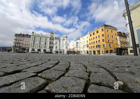 Rathaussplatz mit dem Rathaus in Gmunden (Salzkammergut, Oberösterreich, Österreich) - place de la ville avec l'hôtel de ville à Gmunden (Salzkammergut, Upper Banque D'Images