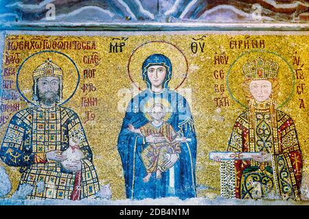 Istanbul, Turquie. Construit comme une église au 6ème siècle, utilisé comme une mosquée à partir de 1453, un musée de 1935 jusqu'à 2020 et maintenant une mosquée à nouveau. 12ème centre Banque D'Images