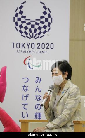 Tokyo, Japon. 16 novembre 2020. Le gouverneur de Tokyo, Koike Yuriko, parle lors d'une rencontre avec le président du Comité International Olympique, Thomas Bach, à Tokyo, au Japon, le 16 novembre 2020. Credit: Du Xiaoyi/Xinhua/Alay Live News Banque D'Images