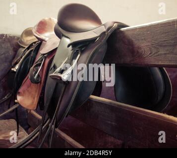 cheval en cuir à cheval, style rétro vintage Banque D'Images