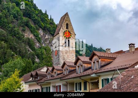 Église dans la vieille ville d'Unterseen Interlaken, important centre touristique dans les Hautes-terres bernoises, Suisse Banque D'Images