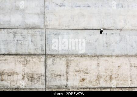 mur en béton industriel moderne avec projecteur pour éclairage led Banque D'Images