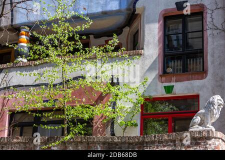 Hundertwasserhaus, façade Löwengasse , par Friedensreich Hundertwasser et Josef Krawina, quartier Landstraße, Vienne, Autriche Banque D'Images