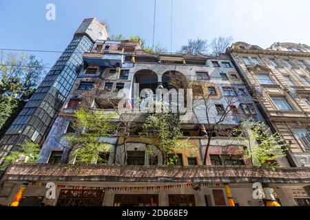 Hundertwasserhaus, façade Löwengasse , par Friedensreich Hundertwasser et Josef Krawina, quartier Landstraße, Vienne, Autriche Banque D'Images