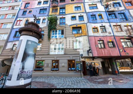 Hundertwasserhaus, façade Kegelgasse, par Friedensreich Hundertwasser et Josef Krawina, quartier Landstraße, Vienne, Autriche Banque D'Images