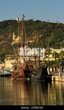 voilier et voilier Port Vell à Barcelone Banque D'Images