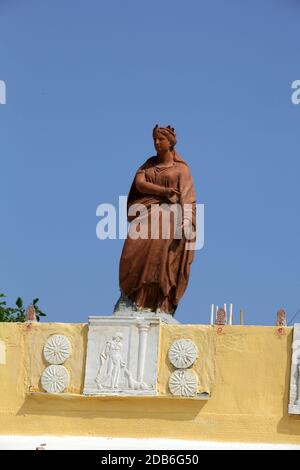 Sculptures sur le toit d'une maison dans un village grec traditionnel de Zia. L'île de Kos, Grèce Banque D'Images