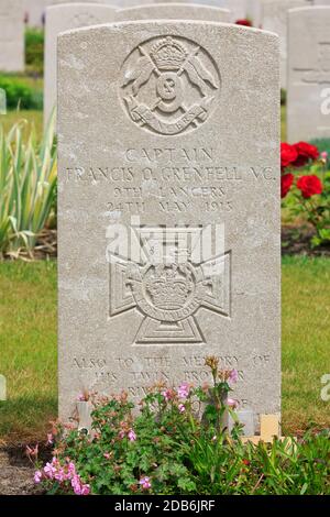 Tombe du capitaine Francis Octavius Grenfell, récipiendaire de la Croix de Victoria anglaise (1880-1915) au cimetière militaire de Vlamertinche à Ypres, en Belgique Banque D'Images