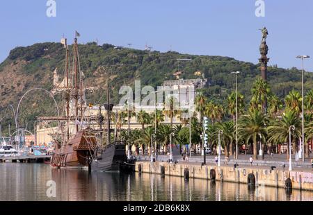 BARCELONE, ESPAGNE - 27 AOÛT 2012: Port Vell vieux port barrer pirates de Barcelone avec une zone de yacht Vintage, quai. Catalogne, Espagne. Banque D'Images