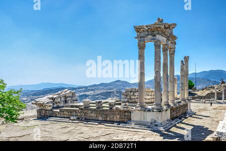 Pergamon, Turquie -07.22.2019. Ruines du Temple de Dionysos dans l'ancienne cité grecque Pergamon, Turquie. Grande vue panoramique Banque D'Images