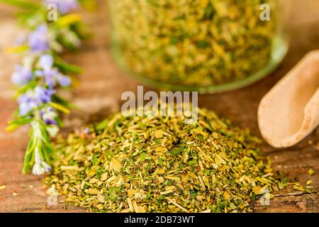 Herbes de Provence, tas de branches romarin Banque D'Images