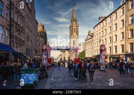 Le Royal Mile à Édimbourg pendant le Fringe Festival Banque D'Images