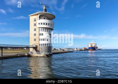 Tour radar à Cuxhaven, en Allemagne, au bord de l'Elbe Banque D'Images