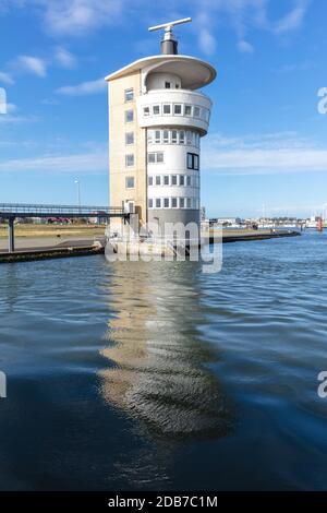Tour radar à Cuxhaven, en Allemagne, au bord de l'Elbe Banque D'Images