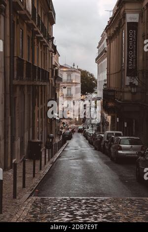 Lisbonne/Portugal-1er juin 2017 : rues de Lisbonne escarpées par temps pluvieux venant de l'océan Atlantique Banque D'Images