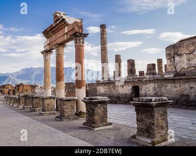 Ruines de l'ancienne ville de Pompéi, détruites par l'éruption du Vésuve en 79 après J.-C., Naples, Italie Banque D'Images