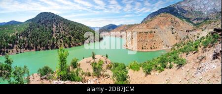 Kayseri Zamanti River sur façon d'Kapuzbashi cascade. Vue de dessus. Un endroit populaire pour les amateurs de rafting. Panorama. Aladaglar Parc National, Kay Banque D'Images