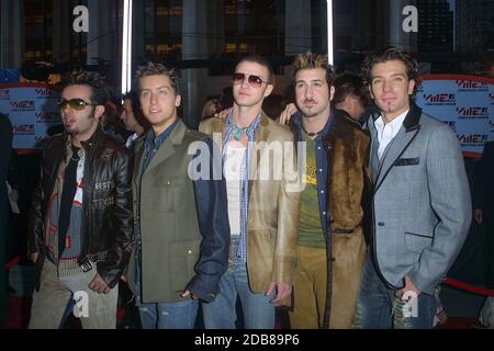 Joey Fatone, Chris Kirkpatrick, Justin Timberlake, lance Bass, et JC Chasez de n'Sync arrivant aux MTV Video Music Awards 2001 qui se tiennent au Metropo Banque D'Images