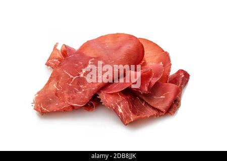 Breasola jambon de boeuf séché à l'air isolé blanc italien Banque D'Images