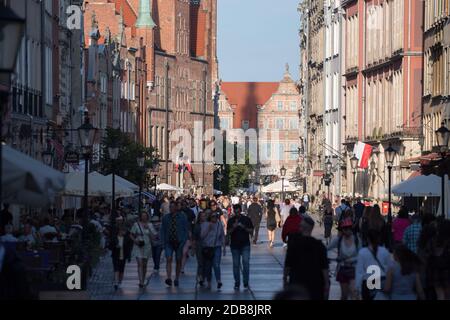 Mannerist Brama Zielona (porte verte) et Gothic Ratusz Glownego Miasta (hôtel de ville principal) dans la ville principale dans le centre historique de Gdansk, Pologne. 24 juin 2 Banque D'Images