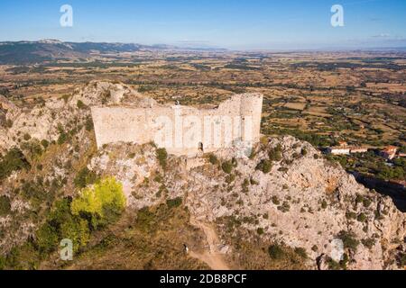 Vue aérienne d'anciennes ruines de Poza de la Sal château de Burgos, Castille et Leon, Espagne . Banque D'Images