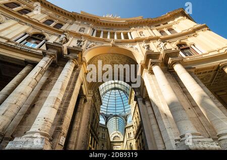 Naples, Italie, - 19 août 2013 : galerie commerçante Galleria Umberto à Naples Italie . Banque D'Images