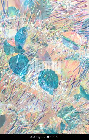 Confettis de Noël, guirlande scintillante à motif scintillant. Arrière-plan coloré abstrait irisé. Toile de fond ou texture de fête du nouvel an. Banque D'Images