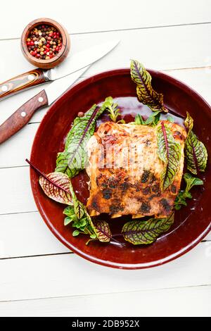 Viande de porc farcie au bacon et au sorrel Banque D'Images