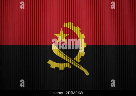 Drapeau Angola peint sur le mur de béton fissuré grunge Banque D'Images