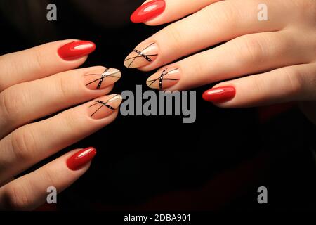 Manucure ongles glamour sur de belles femmes Banque D'Images