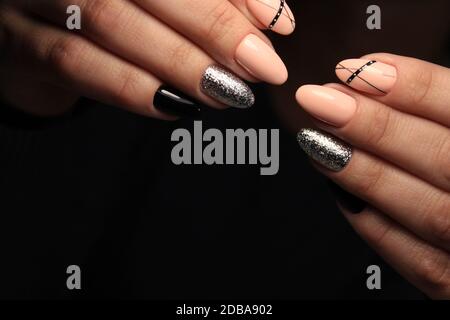 Manucure ongles glamour sur de belles femmes Banque D'Images