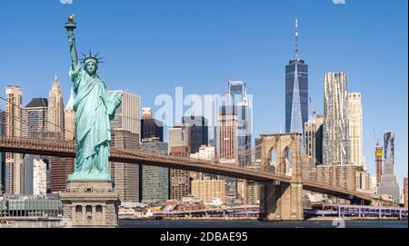 Pont de Brooklyn avec paysage urbain des gratte-ciel de Lower Manhattan, lignes aériennes de la ville de New York dans l'État de New York NY , États-Unis. Le Lower Manhattan est les larges Banque D'Images