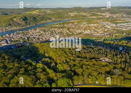 Vue aérienne de la vallée du Rhin et des villes de Remagen et de Linz am Rhein au printemps Allemagne Banque D'Images