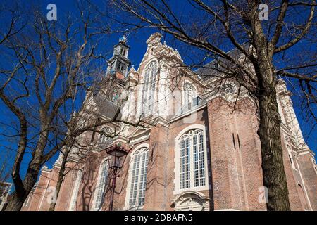 AMSTERDAM, Pays-Bas - Mars, 2018 : protestant néerlandais Église Occidentale situé à l'ancien quartier central à Amsterdam Banque D'Images