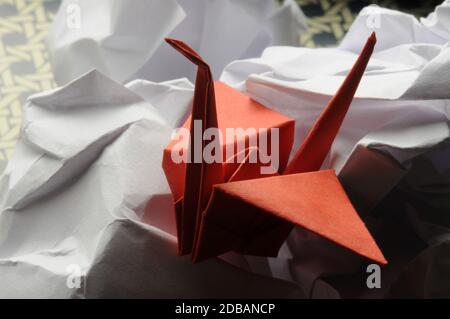 Origami japonais en forme de grue Banque D'Images