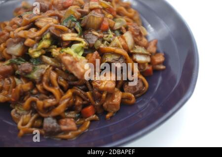 Nouilles aux haricots noirs coréens ou jajangmyeon - nouilles avec sauce noire Banque D'Images