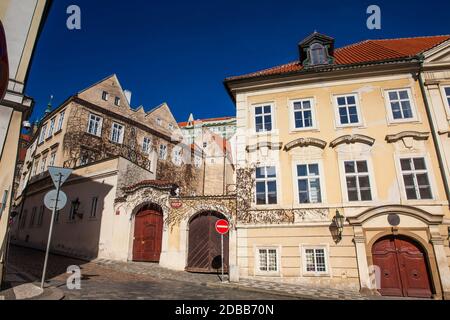 PRAGUE, RÉPUBLIQUE TCHÈQUE - AVRIL 2018 : belle architecture de la vieille ville de Prague Banque D'Images