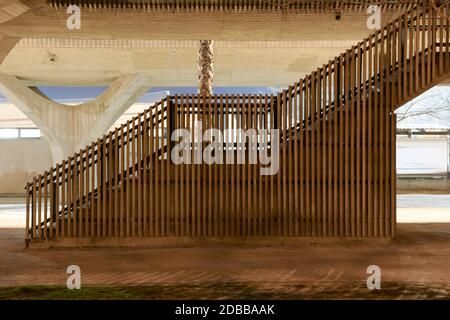 Escalier dans le parc à nulle part la nuit Banque D'Images